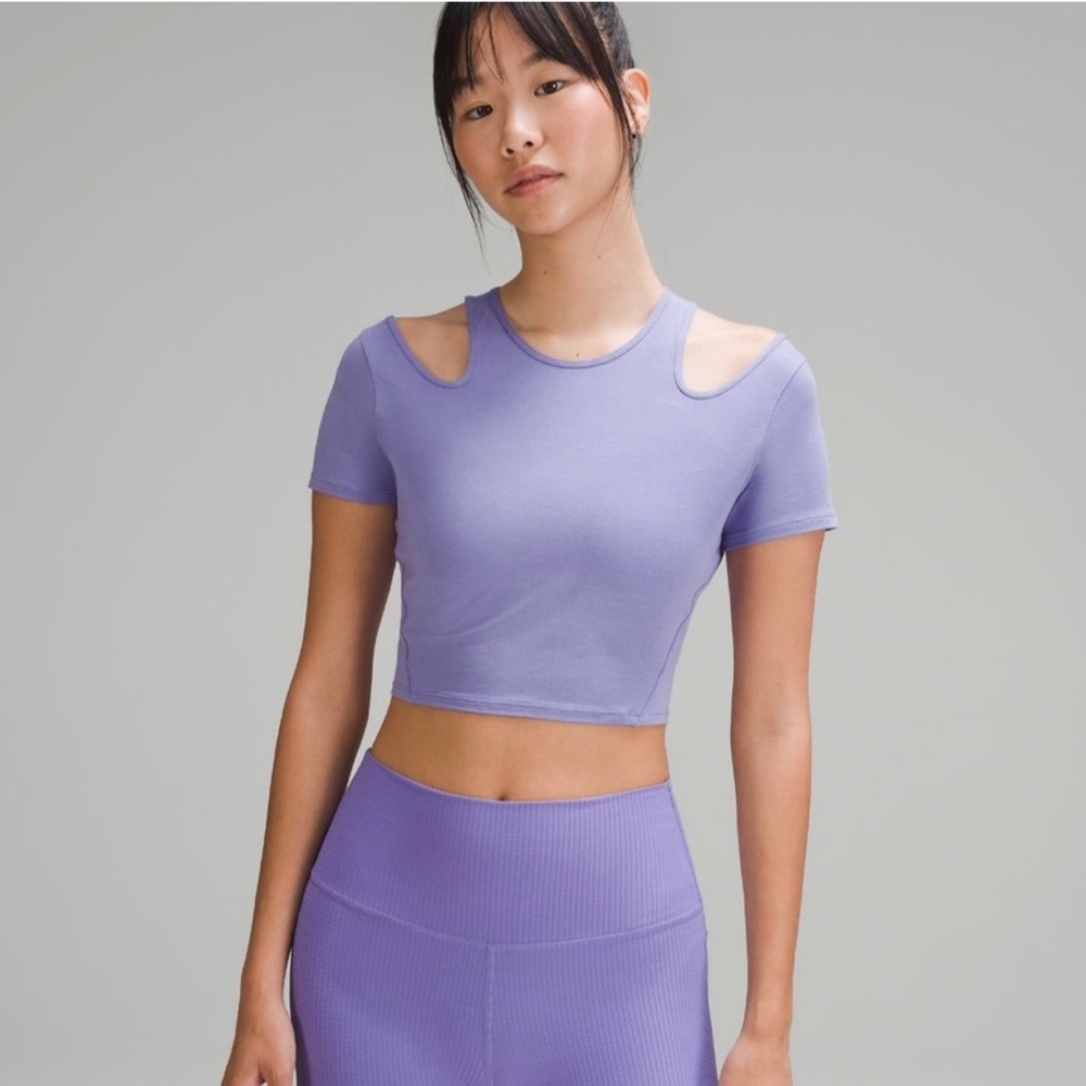 * New Lululemon Yoga Cropped T Shirt Shoulder Cut Out SZ 10 *
